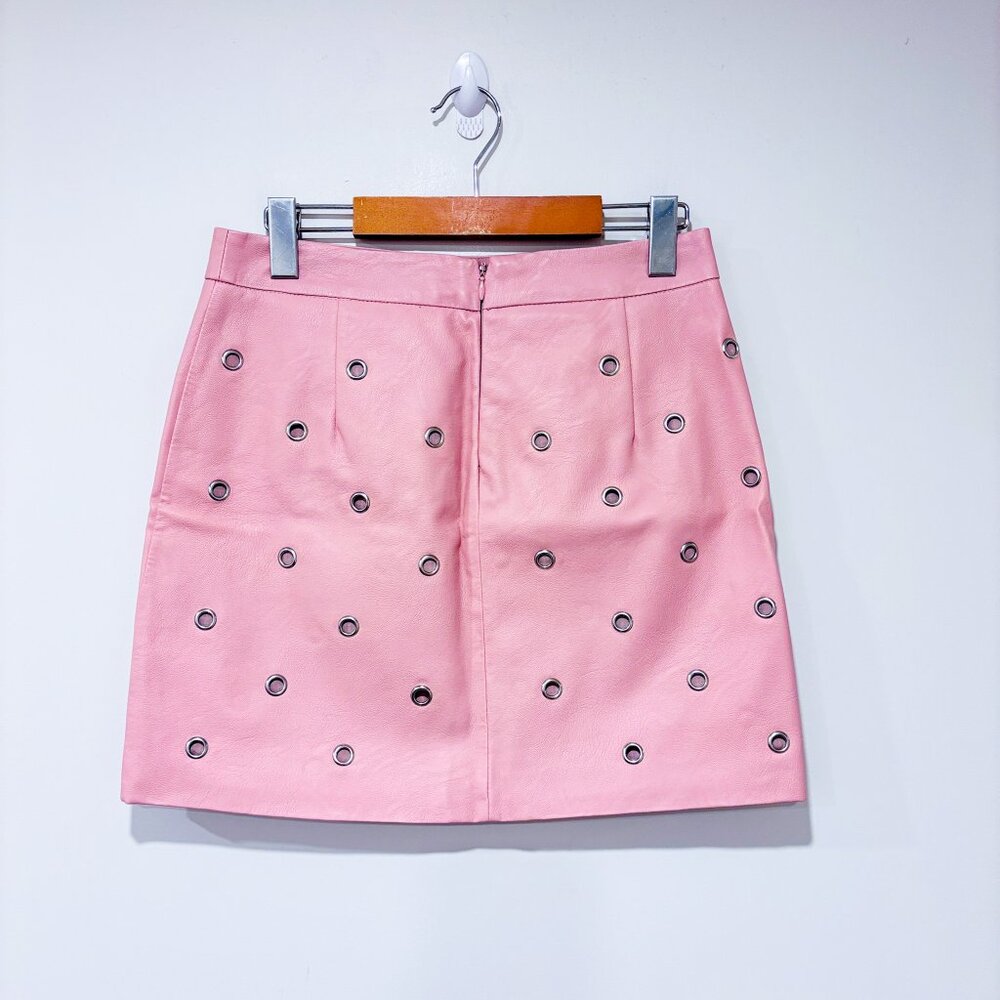 TOPSHOP Pink faux leather‎ mini skirt with grommets | Size 6 - Picture 6 of 6